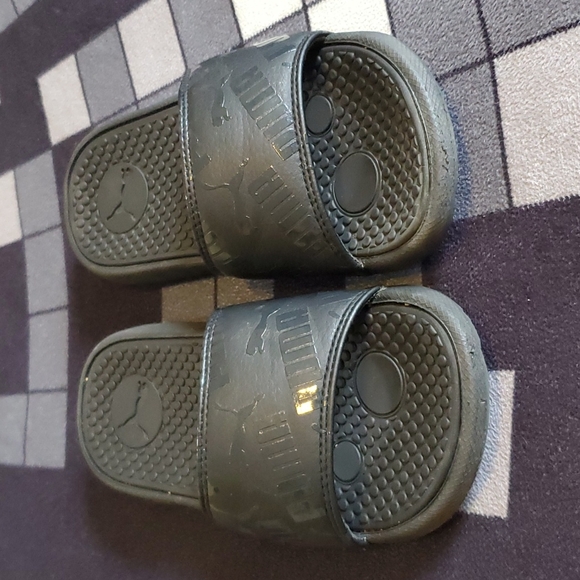 Vinyl Logo Slides - Picture 2 of 7